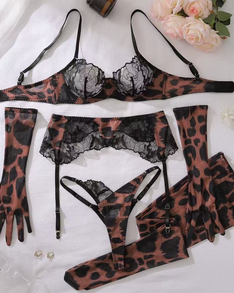 Leopard print lace paneled comfortable five-piece underwear set